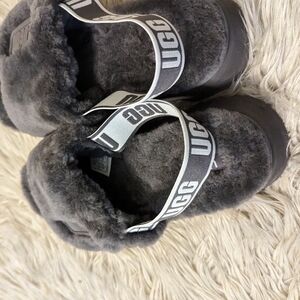 Fluffy open slippers